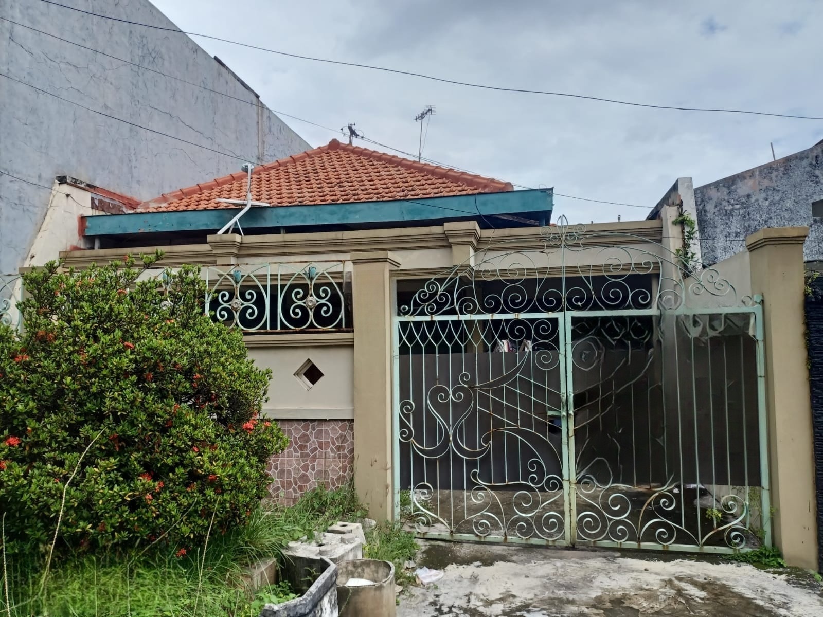 Dijual Rumah Strategis Dukuh Kupang Timur Lokasi Surabaya Barat - Image 1