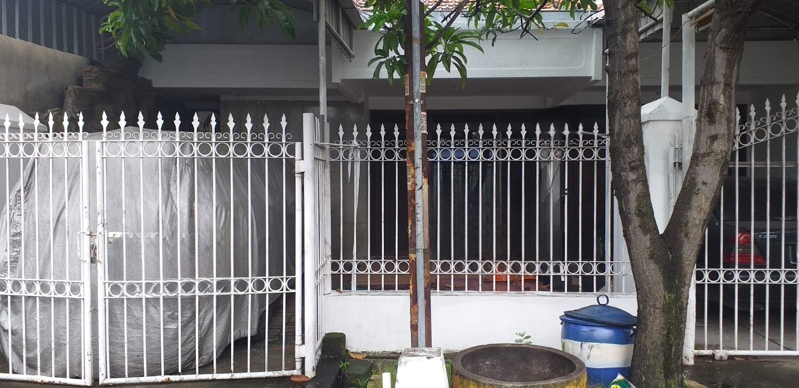 Disewakan Rumah Strategis Dukuh Kupang Lokasi Surabaya Barat - Image 1