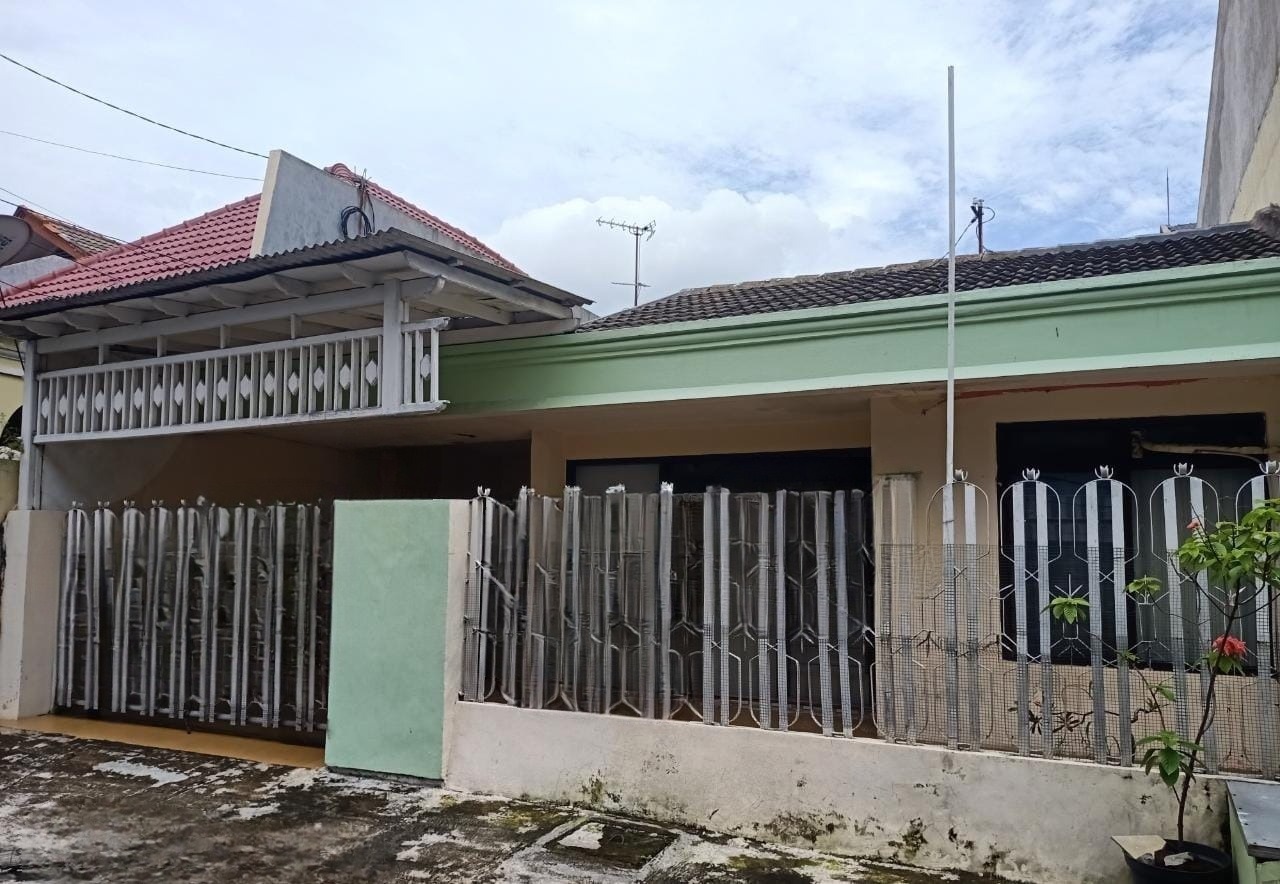 Dijual Rumah Strategis  Semolowaru Elok Surabaya Timur - Image 1