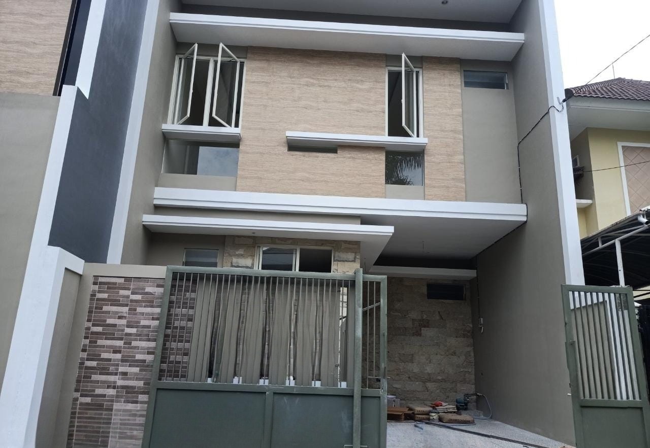 Dijual Rumah Bagus di Nginden Intan Barat Surabaya Timur - Image 1