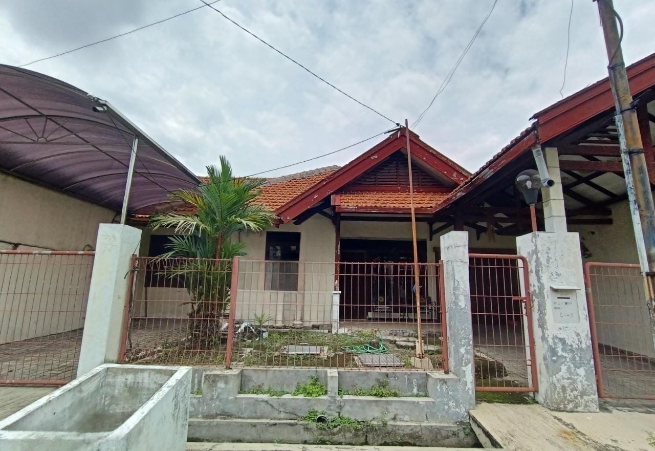 Dijual Rumah Strategis di Nginden Intan Barat Surabaya Timur - Image 1