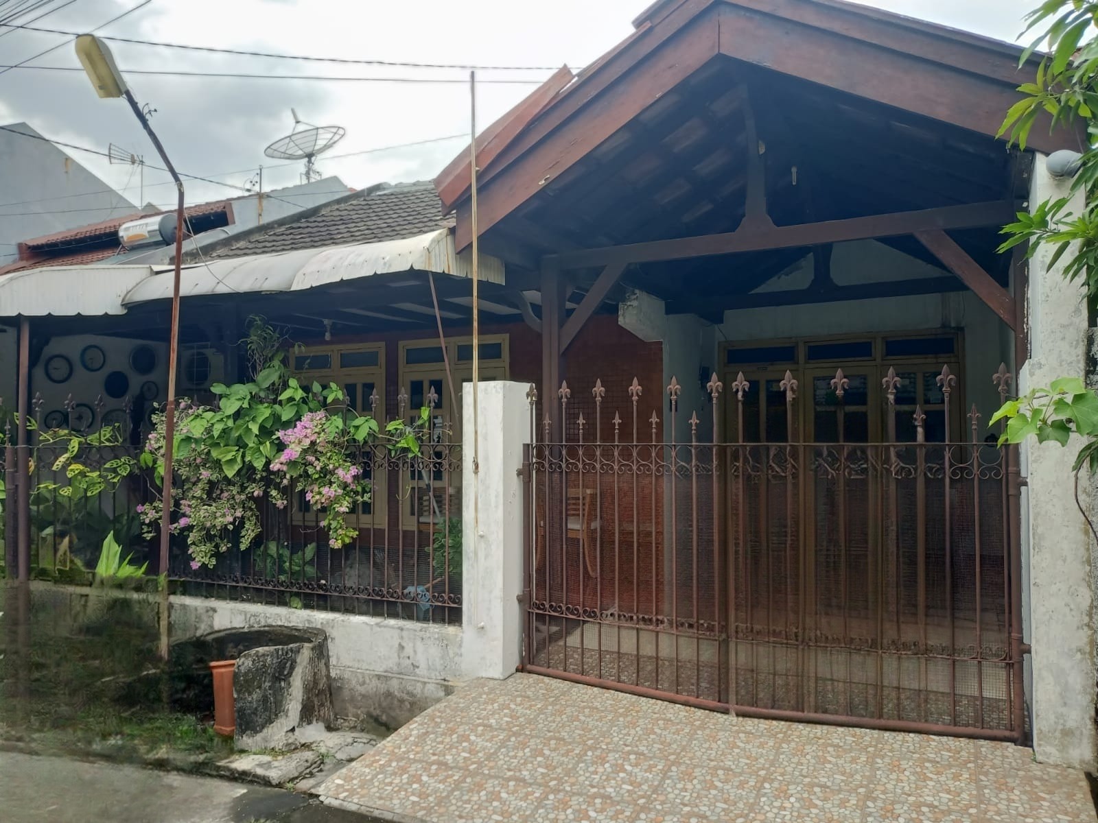 Dijual Rumah Siap Pakai di Wisma Permai Tengah Surabaya Timur - Image 1