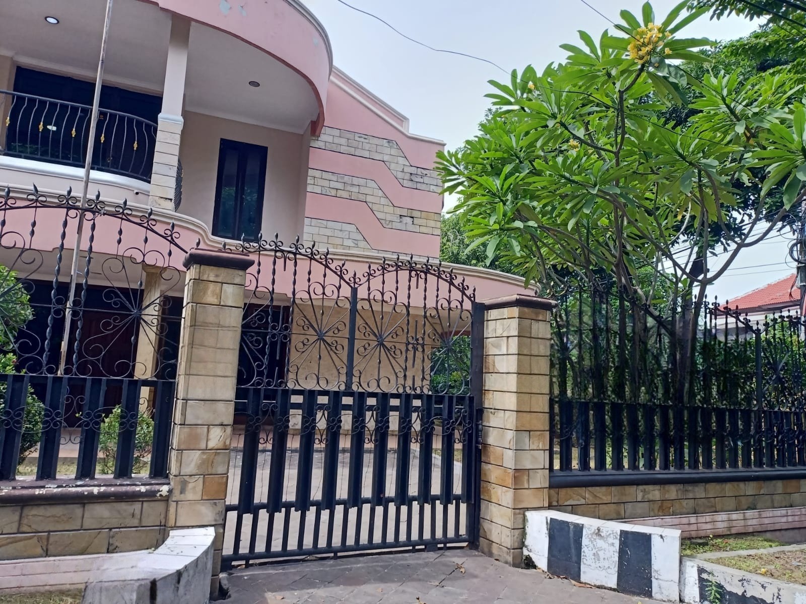 Dijual Rumah Hook Lokasi Gayungsari Surabaya Selatan - Image 1