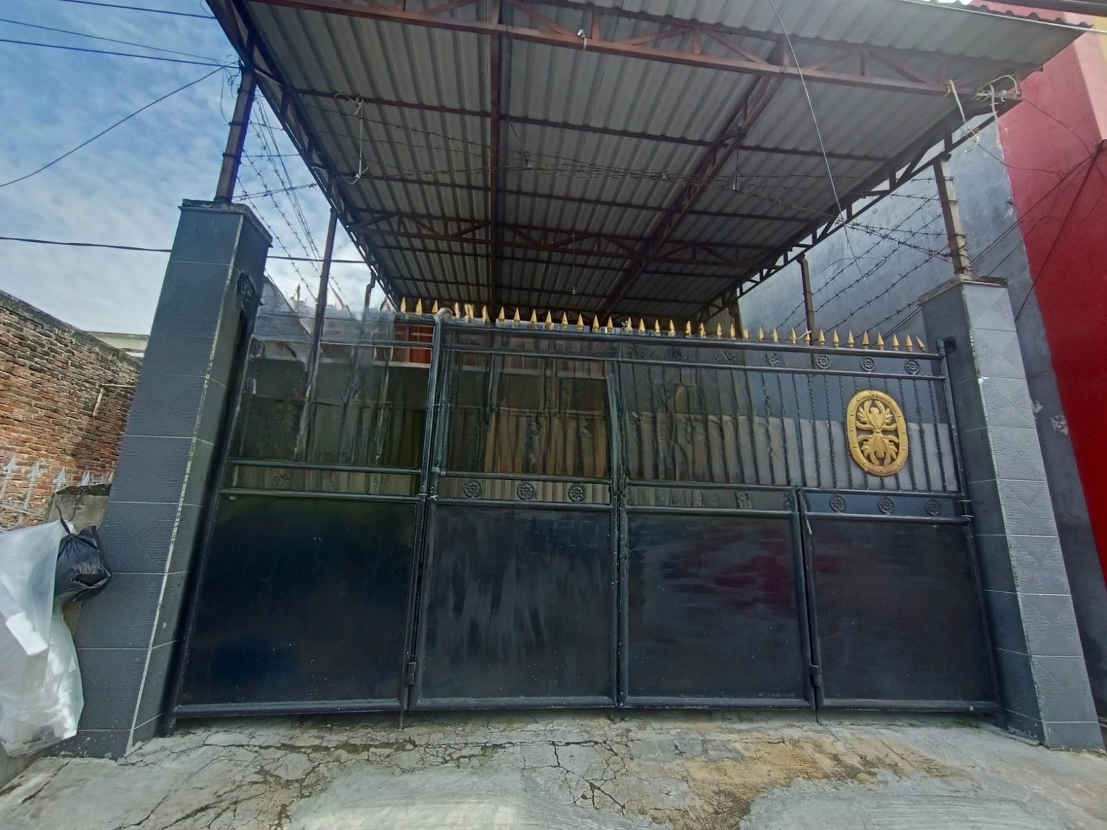 Disewakan Ruko Strategis Petemon Barat Surabaya Pusat - Image 1