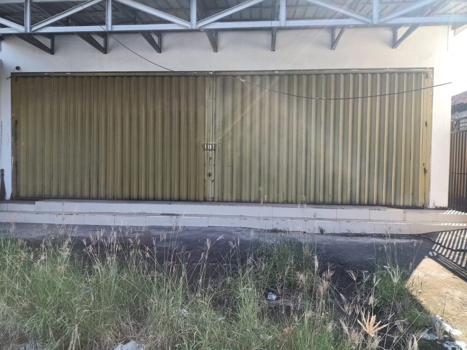 Dijual/Disewakan Ruko Strategis Lokasi Kebraon Surabaya Selatan - Image 1