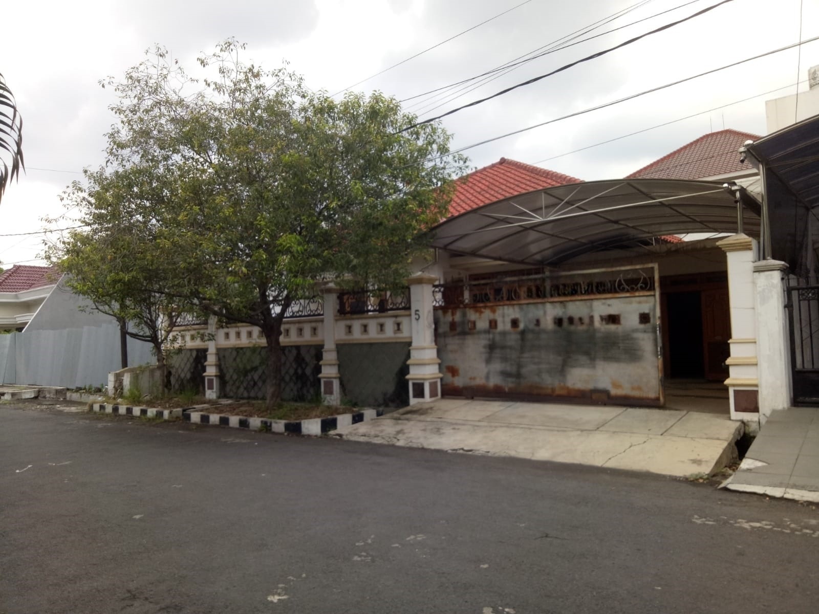 Dijual Rumah Hook Di Manyar Kartika Timur Surabaya Barat - Image 1