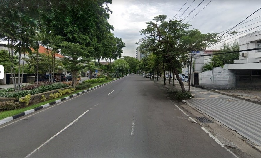 Dijual/Disewakan Rumah Usaha Strategis Raya Dharmahusada Surabaya Timur - Image 1