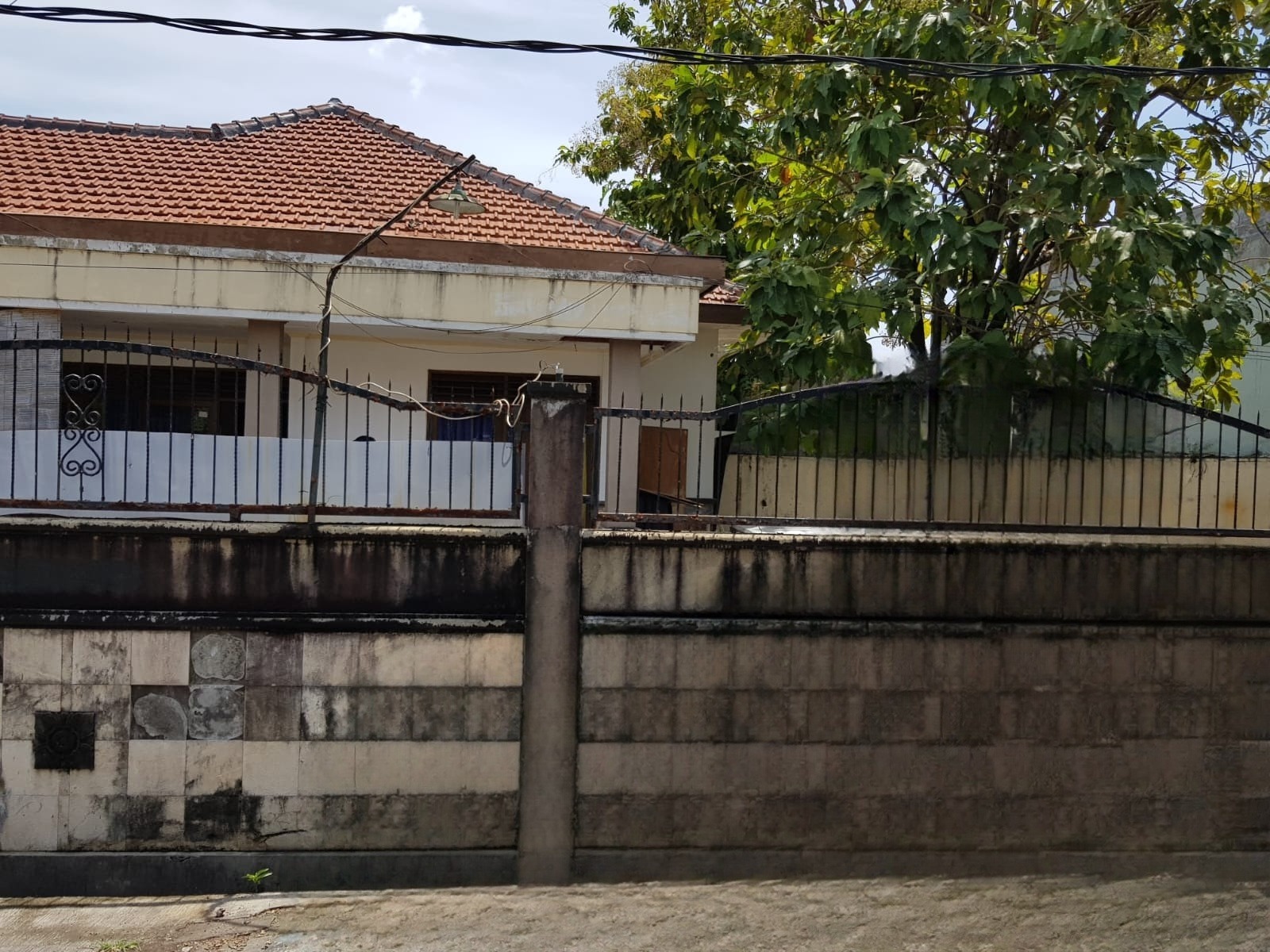 Disewakan Rumah Lokasi Kutisari Surabaya Timur - Image 1