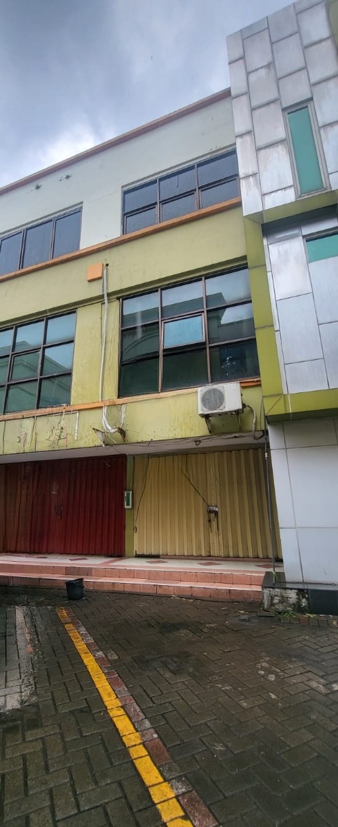 Dijual Ruko Srategis Lokasi Plaza Segi 8 Wilayah Surabaya Barat - Image 1