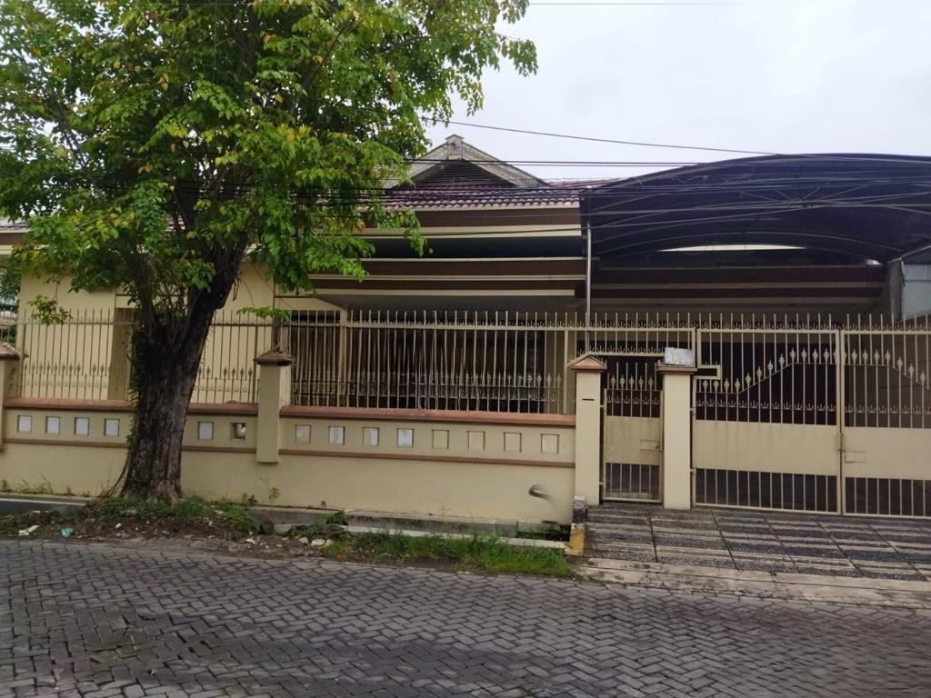 DISEWAKAN RUMAH STRATEGIS LOKASI SURABAYA BARAT - Image 1