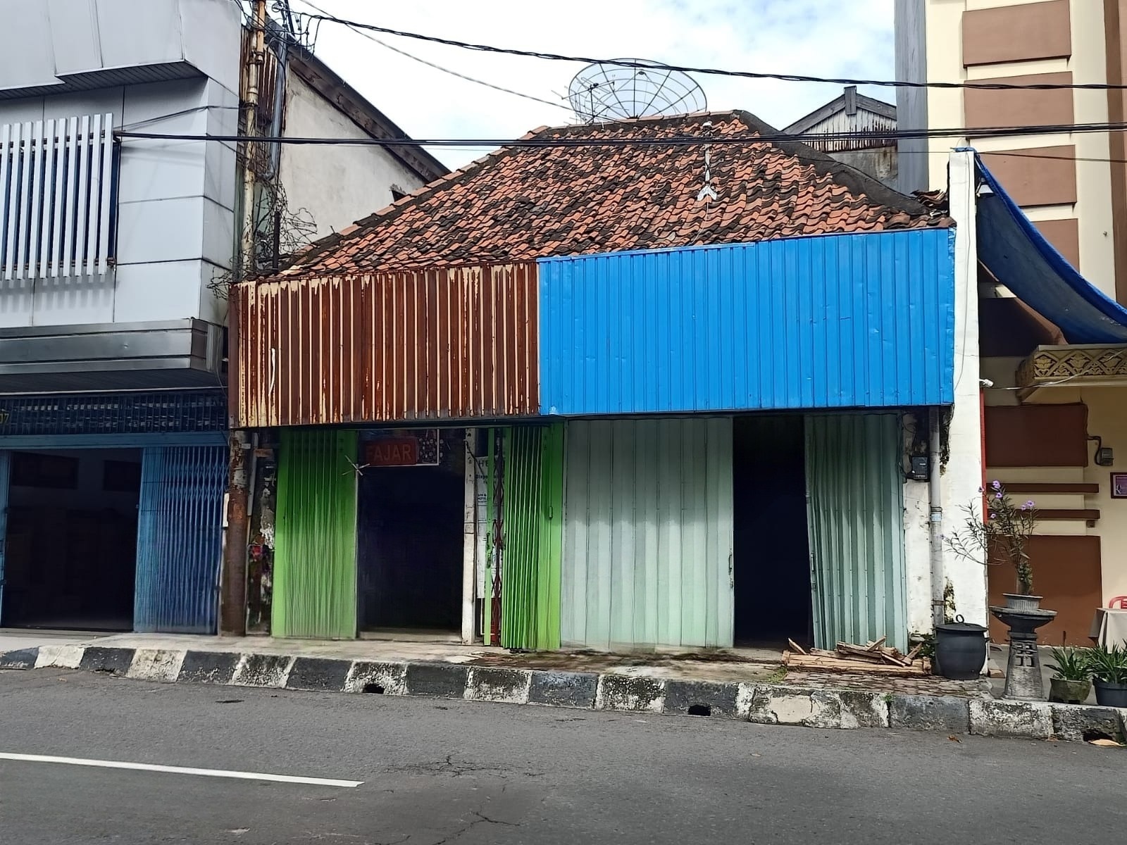 Disewakan Ruko Strategis Lokasi Alun Alun Contong Surabaya Utara - Image 1