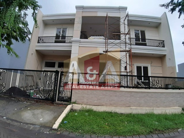 Rumah pakuwon indah - Image 1