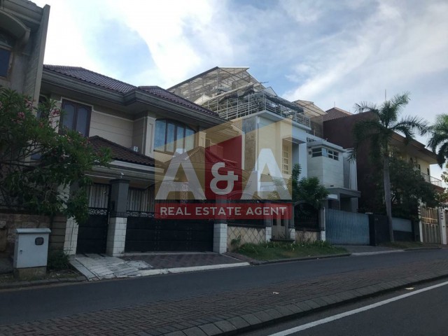 Rumah Mewah di Surabaya Barat - Image 1