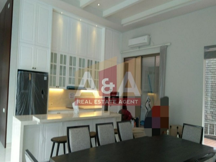 Rumah Mewah Graha Natura SBY Barat - Image 1