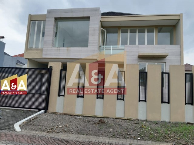 Rumah di Selat Golf - Image 1