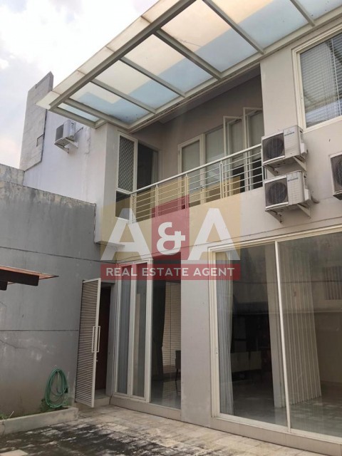 Dijual rumah di Graha Family - Image 1