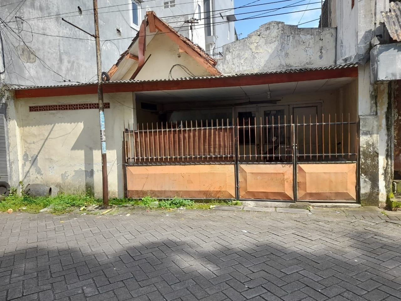 DIJUAL RUMAH LOKASI STRATEGIS DI EMBONG BLIMBING - Image 1