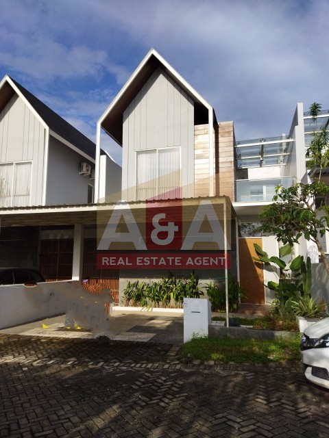 Hampton, Royal Residence - Image 1