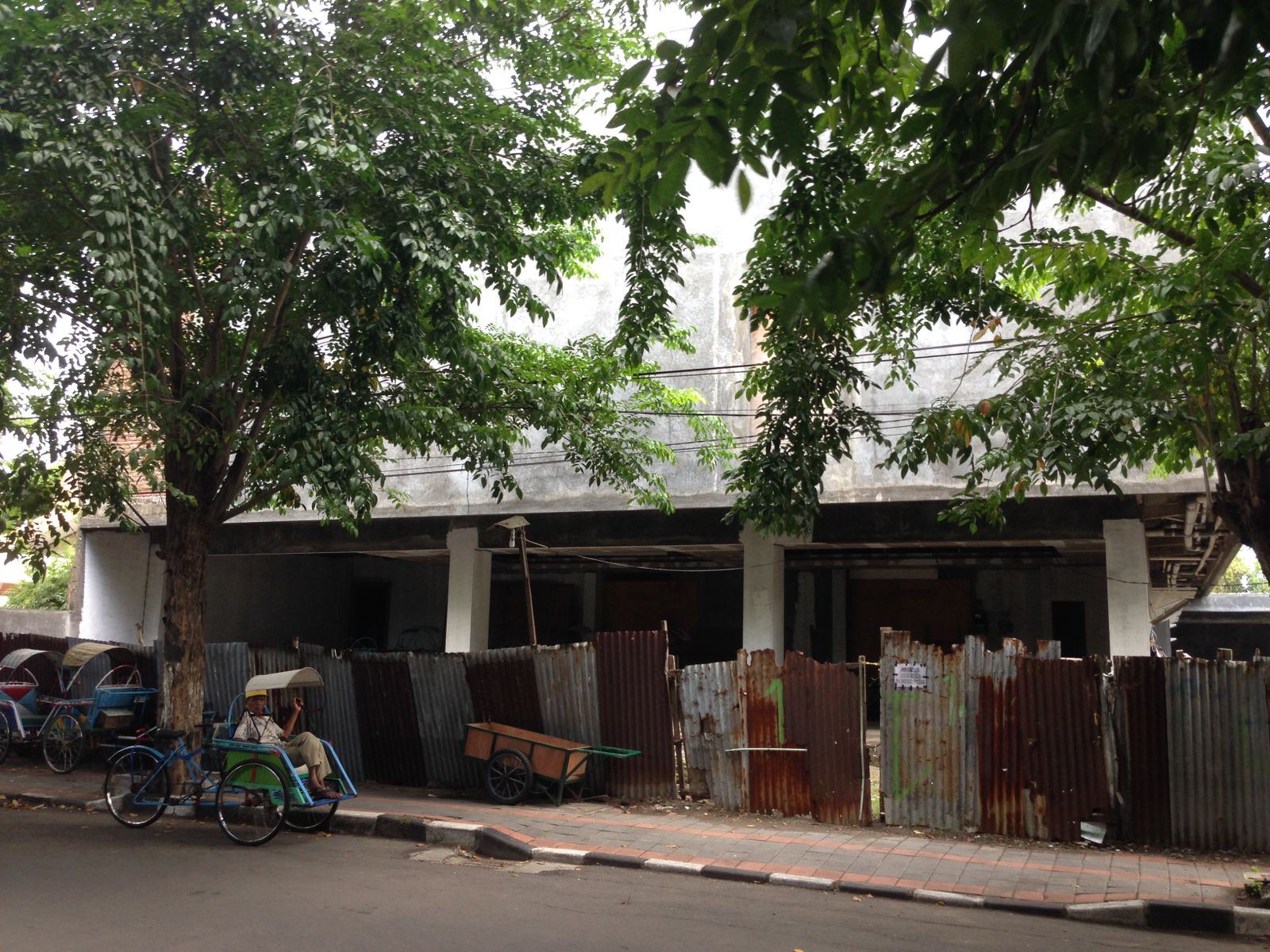 DIJUAL BANGUNAN KONSEP HOTEL DI KOTA GRESIK - Image 1