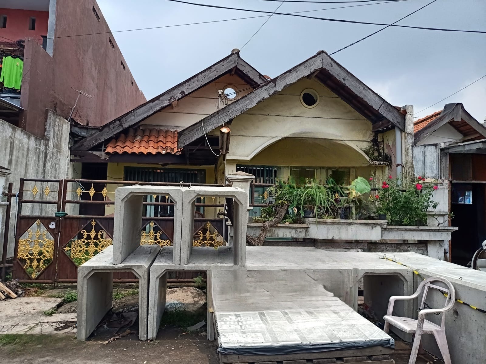 Dijual Rumah Strategis Bratang Gede Surabaya Timur - Image 1