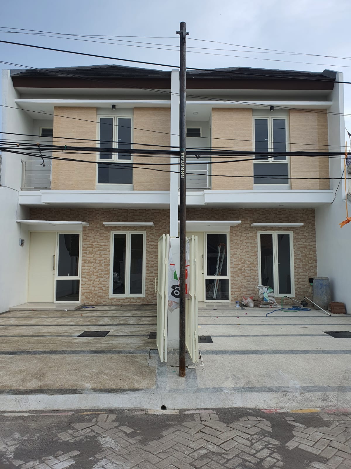 DIJUAL RUMAH BARU GRES 2 UNIT JEJER WILAYAH LEBAK INDAH UTARA - Image 1