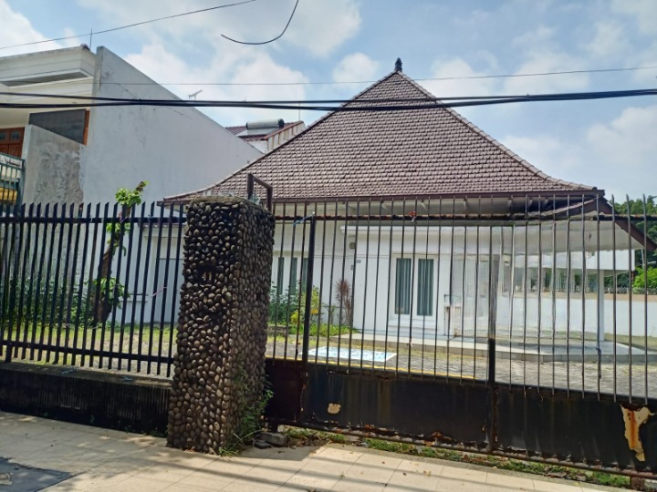 DISEWA RUMAH SANGAT STRATEGIS Dr. SOETOMO - Image 1