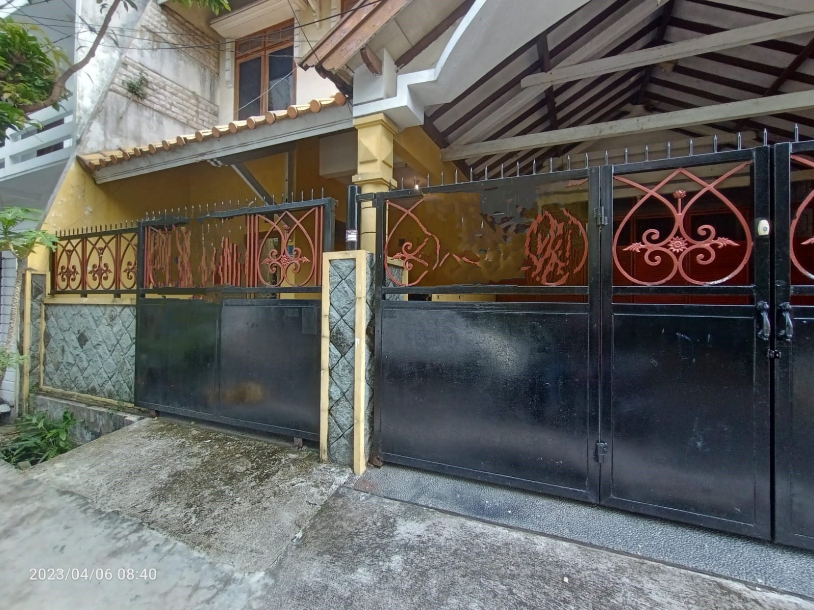 DIJUAL/DISEWAKAN RUMAH STRATEGIS LOKASI BRATANG BINANGUN SURABAYA TIMUR - Image 1