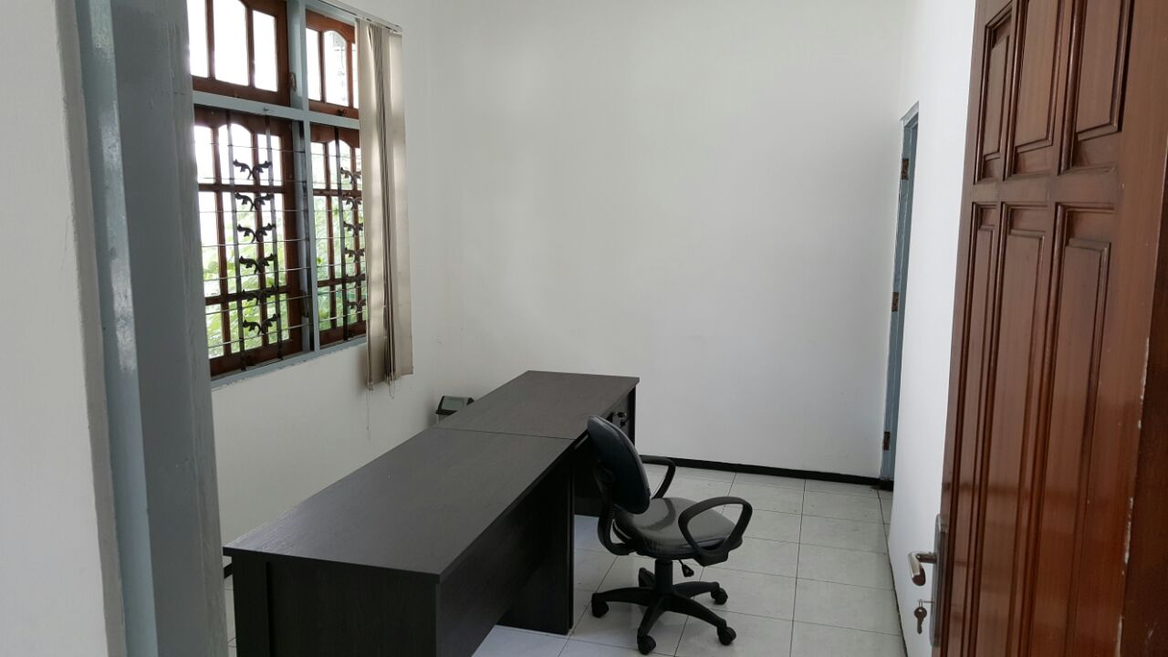 DISEWAKAN RUMAH USAHA RAYA JEMURSARI - Thumbnail 3