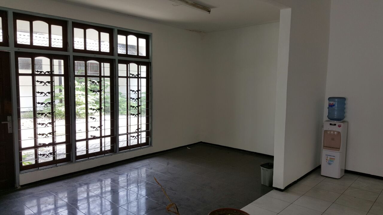 DISEWAKAN RUMAH USAHA RAYA JEMURSARI - Thumbnail 4