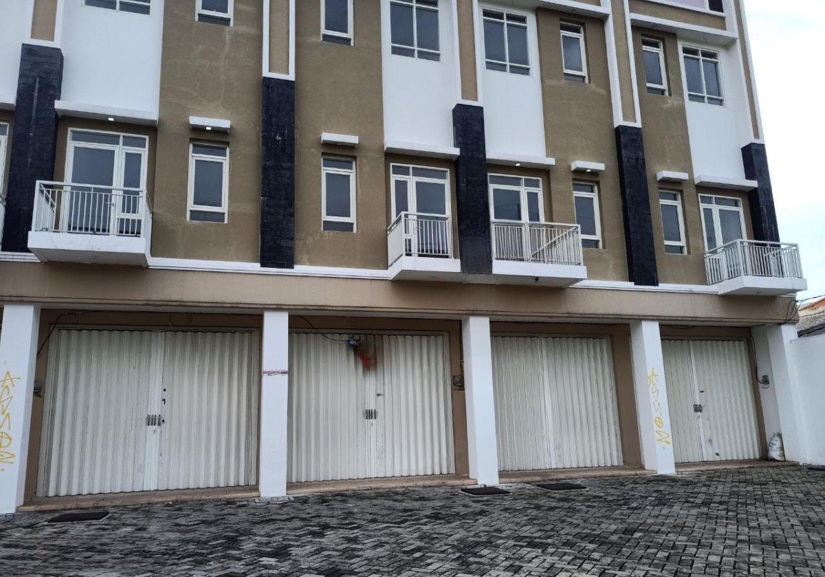 DIJUAL 5 RUKO SEKALIGUS KUTISARI BESAR - Image 1