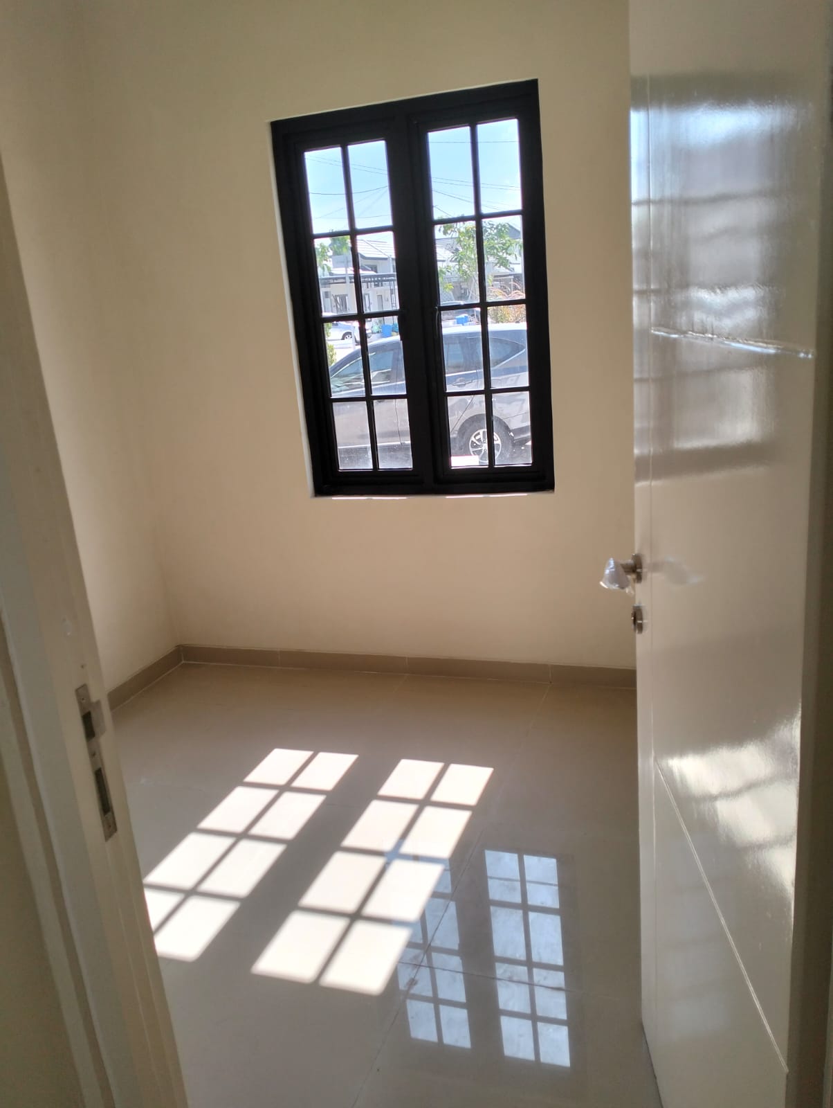 DISEWAKAN RUMAH BARU GRESS WILAYAH GRAND DELTA SARI SIDOARJO - Thumbnail 3