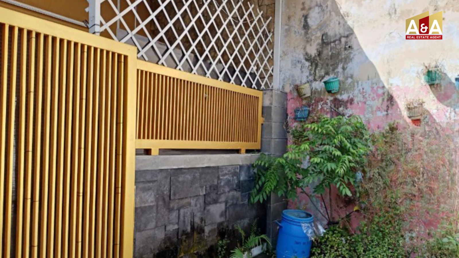 RUMAH WILAYAH SURABAYA SELATAN - Image 1