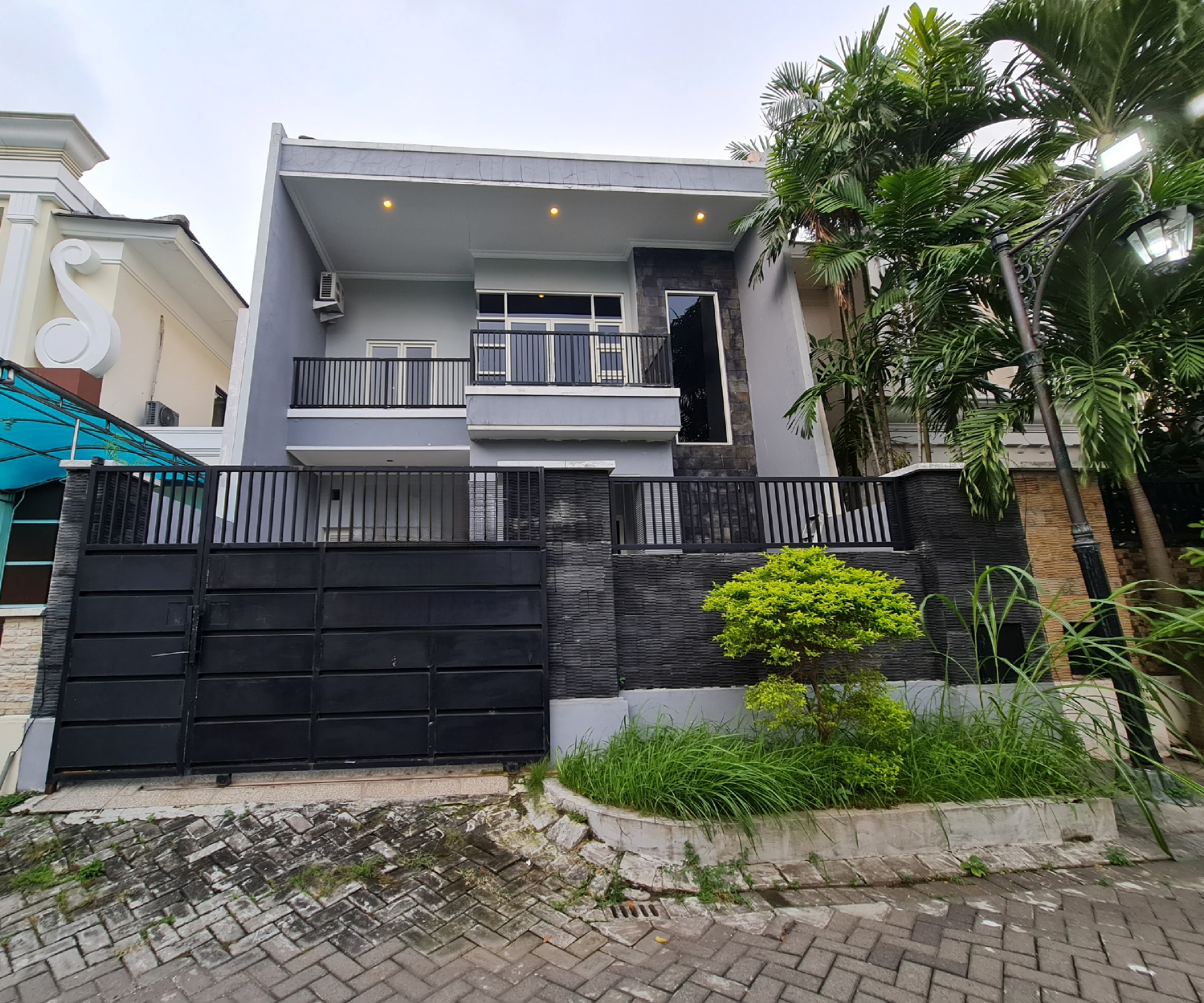 Rumah dijual Bavarian Village darmo siap huni surabaya barat - Image 1