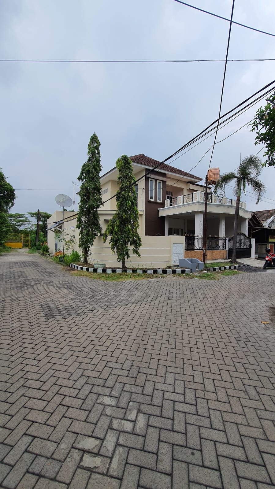 DIJUAL/DISEWAKAN RUMAH WILAYAH SURABAYA TIMUR - Image 1