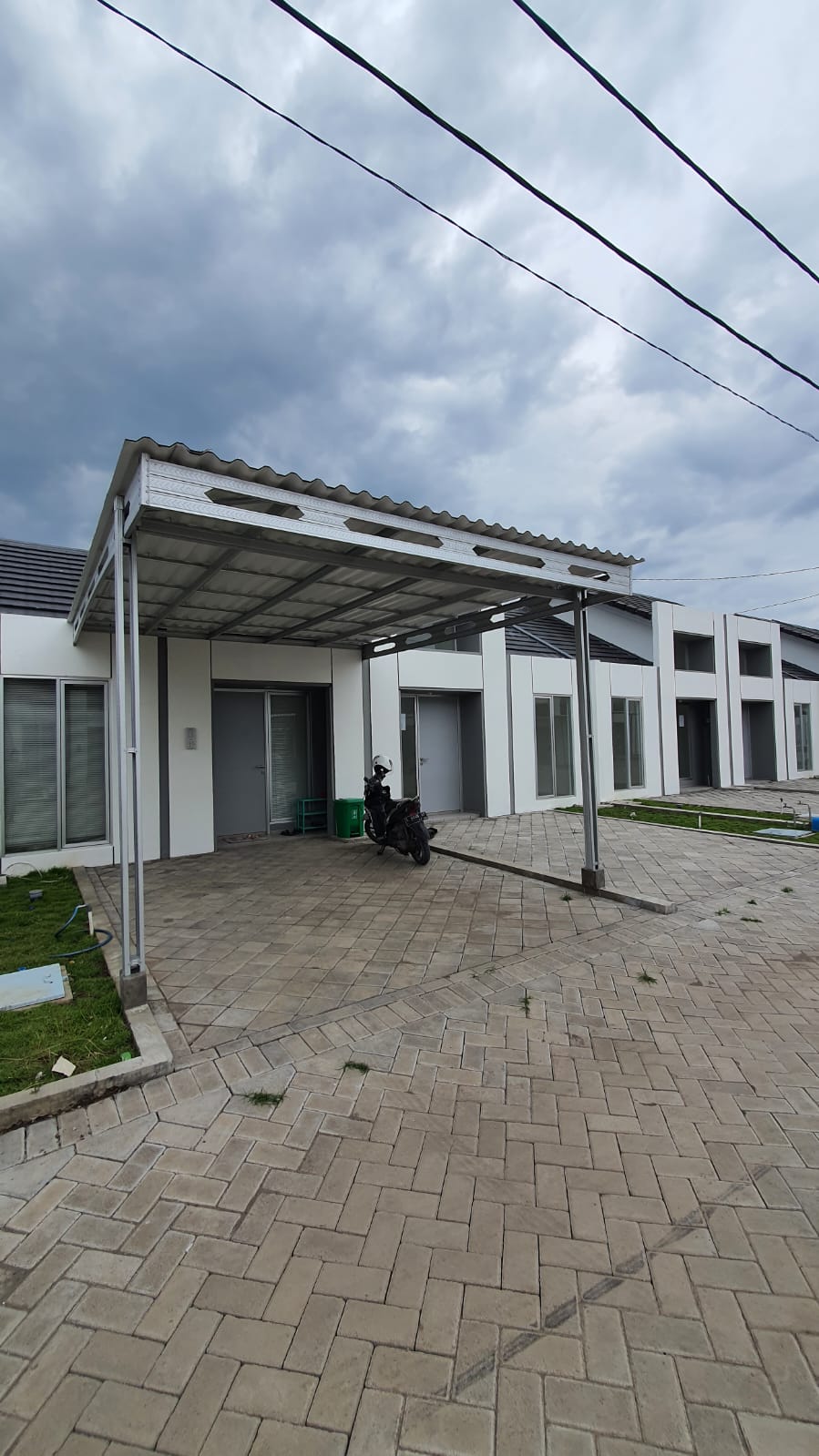 DISEWAKAN RUMAH DI NOL JALAN LINGKAR TIMUR (SURABAYA-SIDOARJO) - Image 1