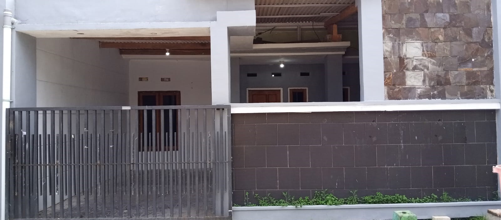 DIJUAL/DISEWAKAN RUMAH LOKASI SURYA RESIDENCE SIDOARJO - Image 1