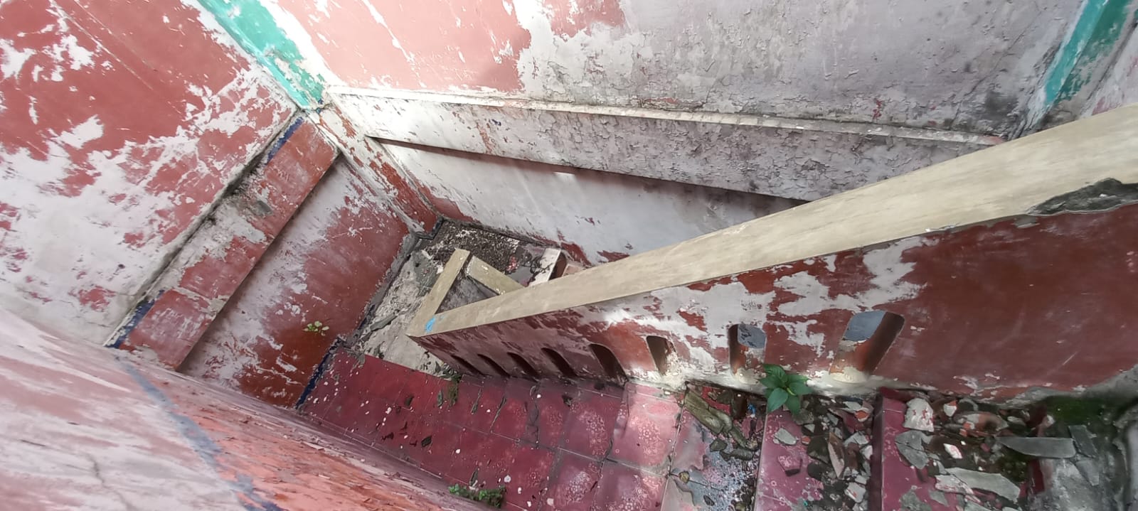 Dijual Banguanan Bekas Ruko Murah di Raya Taman Sidoarjo - Thumbnail 4