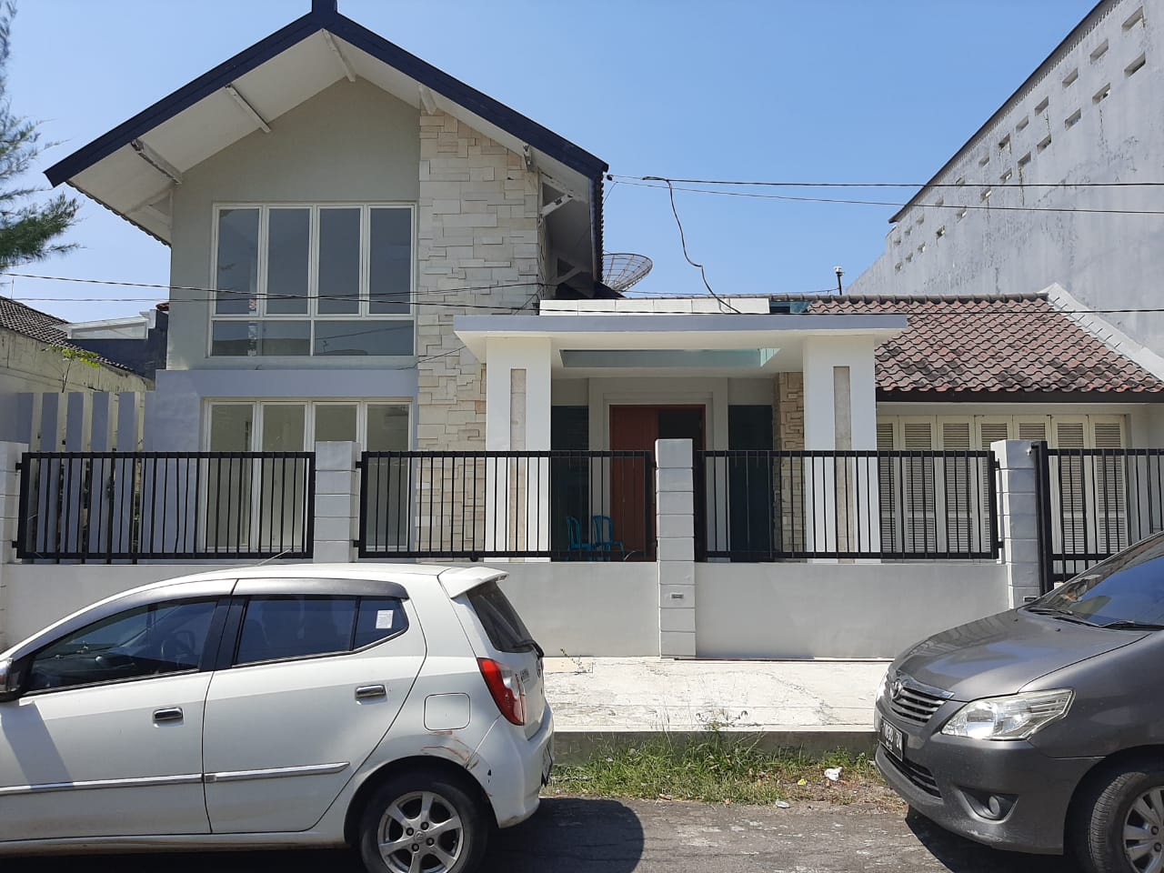 DISEWAKAN Rumah Siap Huni Darmo Harapan - Image 1