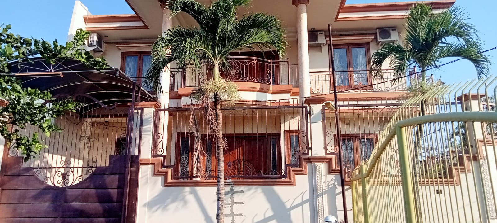 DISEWAKAN Rumah Full Furnish Darmo Harapan - Image 1