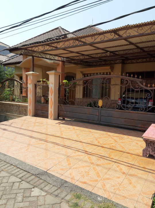 DIJUAL RUMAH AREA GAYUNGSARI BARAT - Image 1