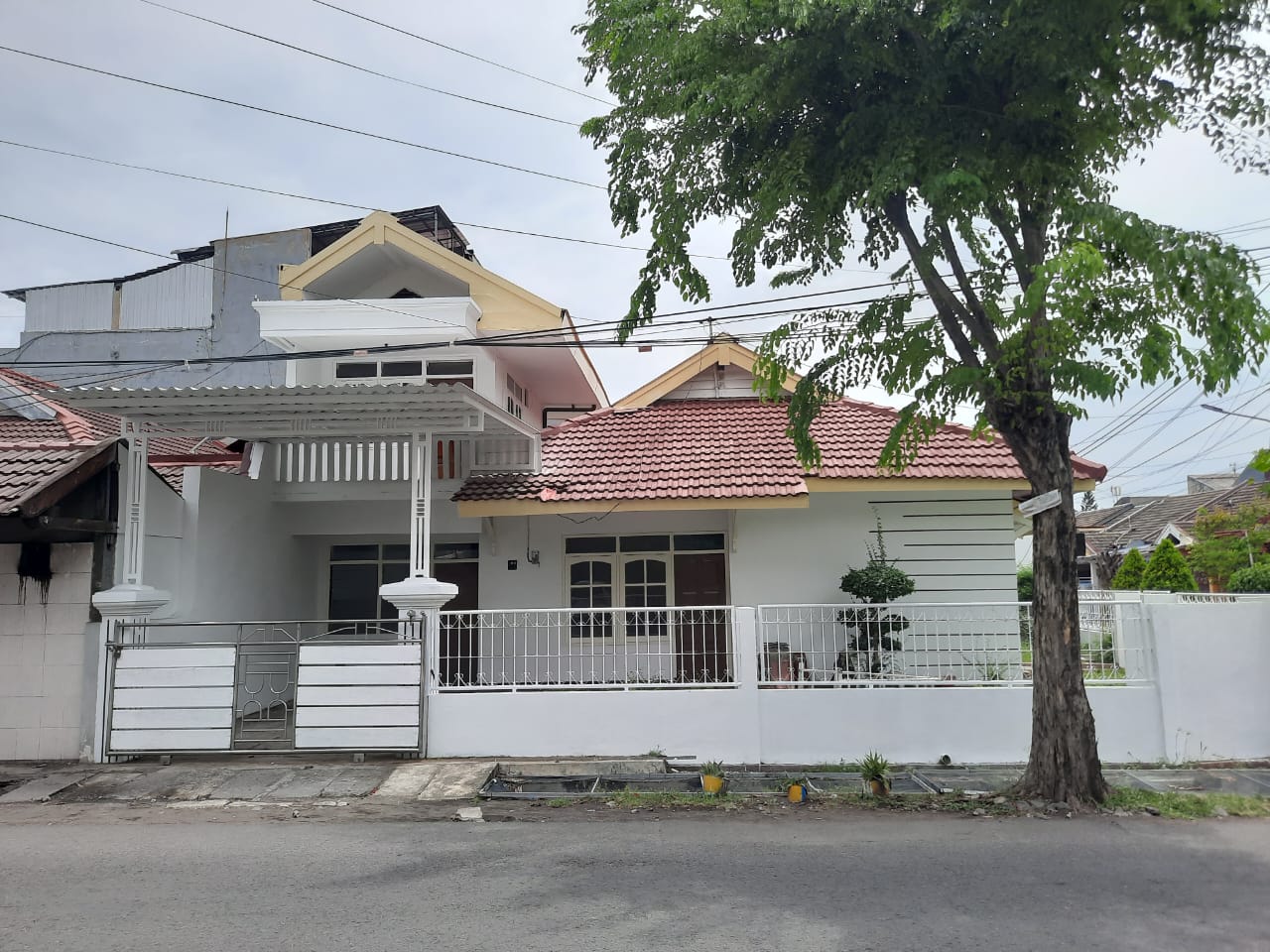 Dijual/Disewakan Rumah Strategis di Surabaya Timur - Image 1