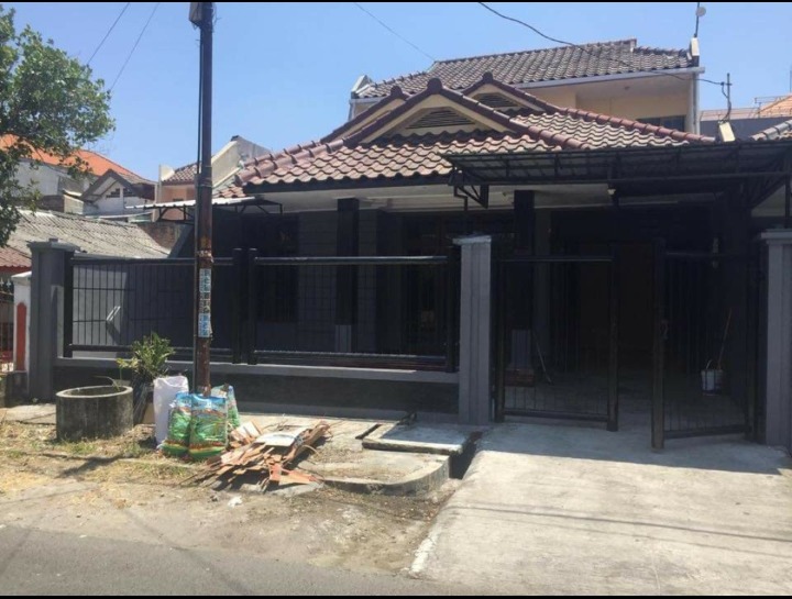 DIJUAL/DISEWAKAN RUMAH SEMI FURNISH WILAYAH SURABAYA BARAT - Image 1