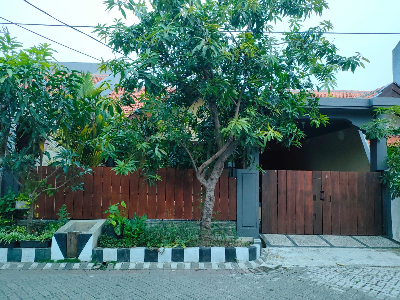 DIJUAL RUMAH AKSES PREMIUM AREA PANDUGO YKP SURABAYA SELATAN - Image 1