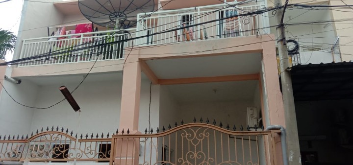 DISEWAKAN RUMAH SURABAYA TIMUR LEBAK INDAH REGENSI - Image 1