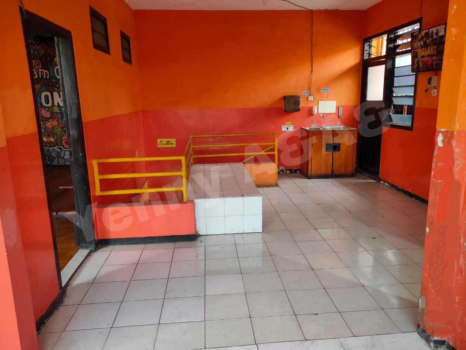 Disewakan Tempat Usaha Wilayah Dukuh Kupang - Image 1