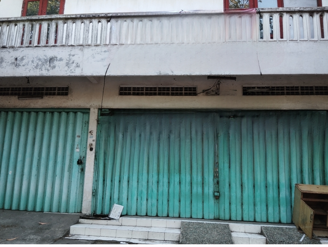 Disewakan Rumah usaha di jalan Raya Manyar - Image 1