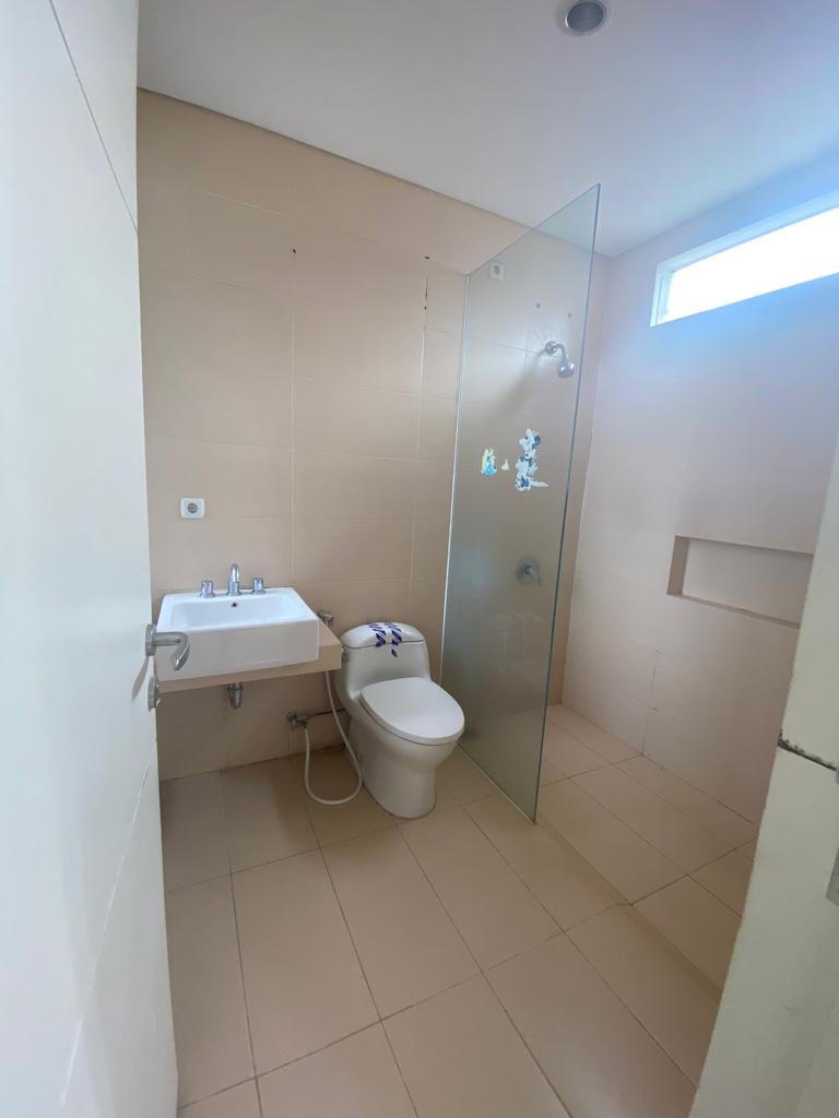 Dijual Rumah di Greenlake Surabaya Barat - Image 1