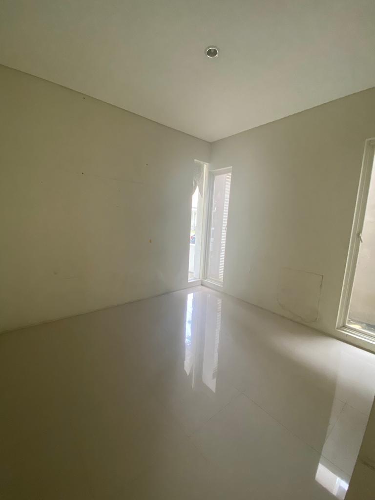 Dijual Rumah di Greenlake Surabaya Barat - Thumbnail 2