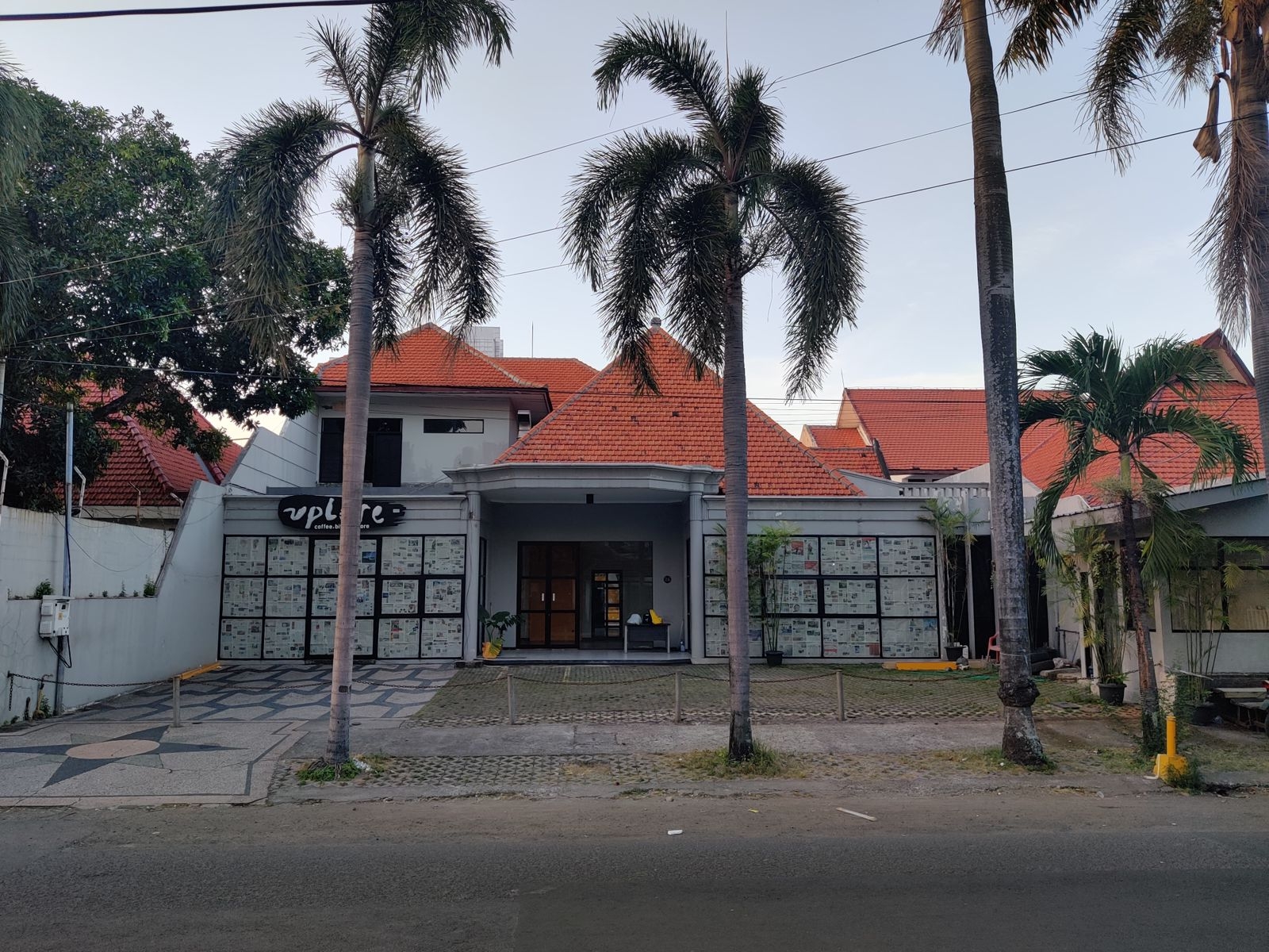 Dijual/Disewakan Rumah di Surabaya Pusat - Image 1