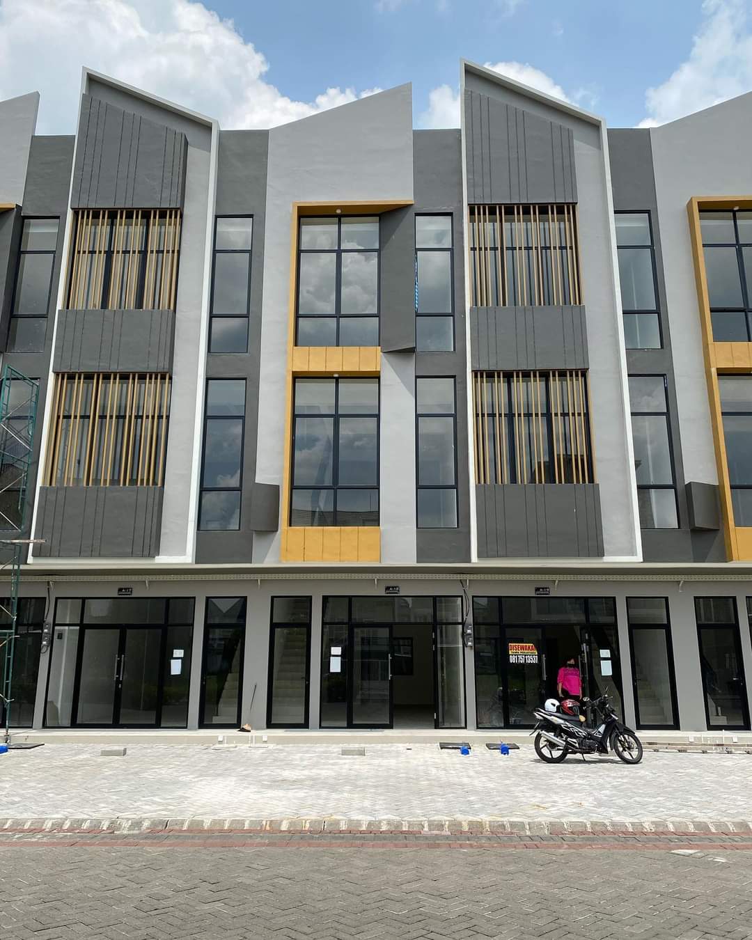 Disewakan Ruko Baru di Surabaya Timur - Image 1